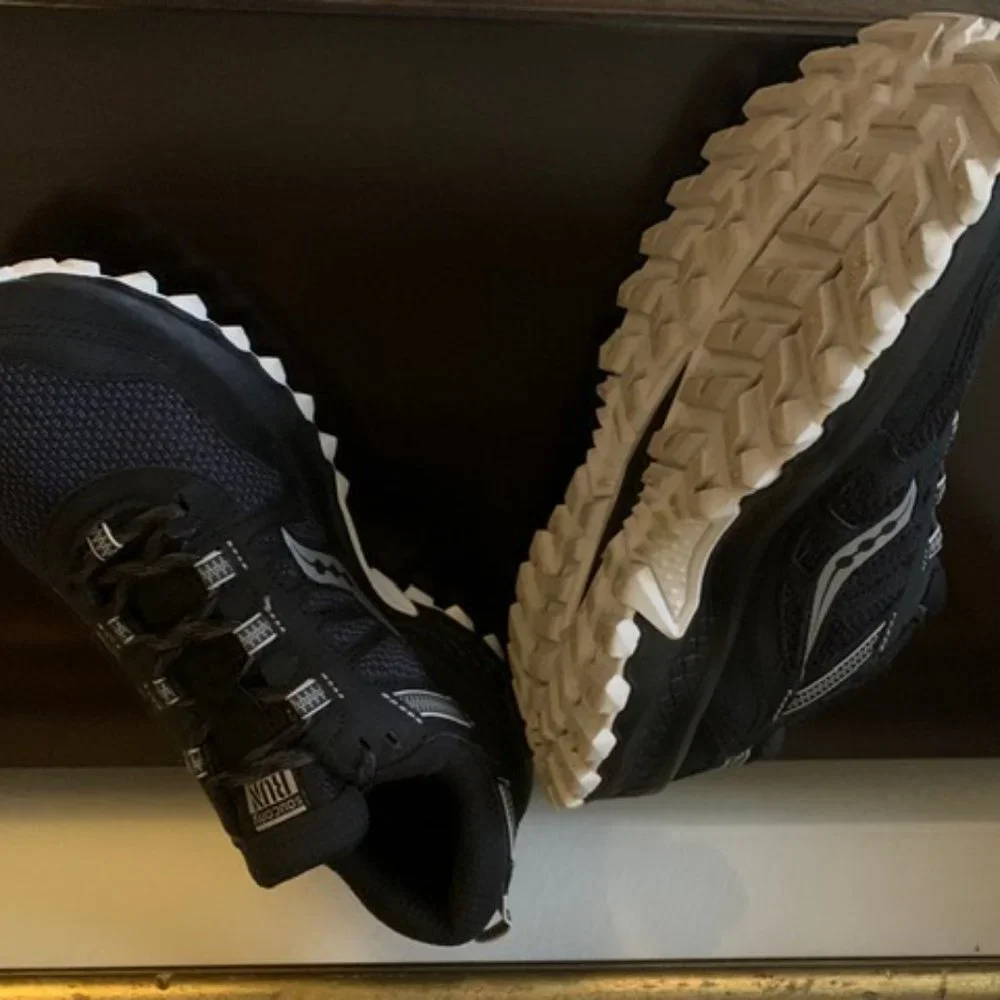 Sneakers - Picture 6 of 7